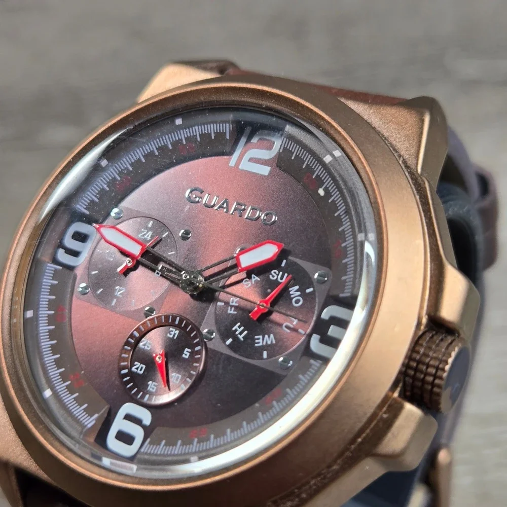 Guardo watch little